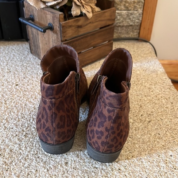 Sun‎ and Stone Animal Print Booties Size 6 🐆 EUC - Picture 3 of 5
